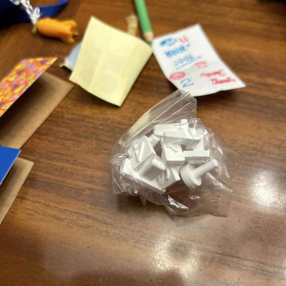 Barbie‎ 1999 Hidden Message High School Locker Teresa Accessories